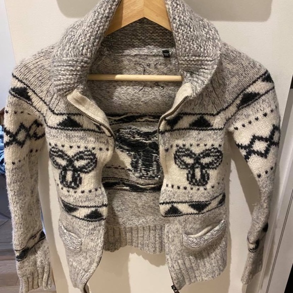 TNA Aritzia Knit 100% Lambs Wool Sweater - Picture 3 of 4